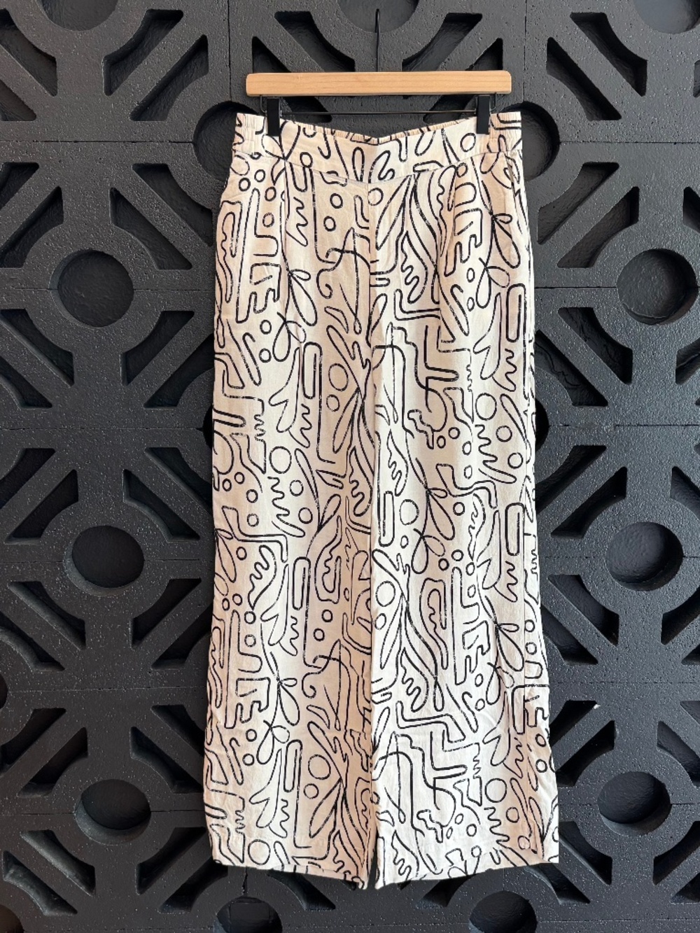 Abstract Print Wide Leg Pants - Picture 3 of 9